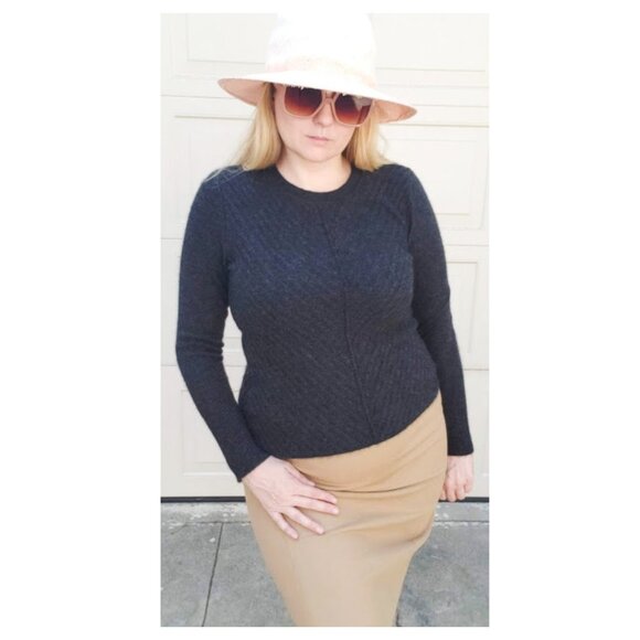 Le Kasha 1918 100% Cashmere Grey Sweater - Picture 2 of 7